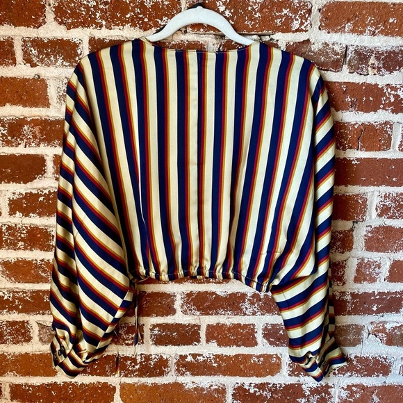 Forever 21 contemporary striped crop top - Picture 9 of 9